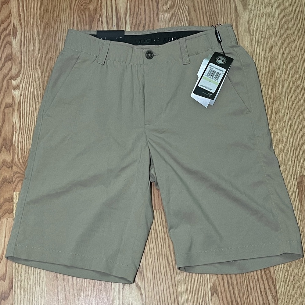 Under Armour shorts khaki